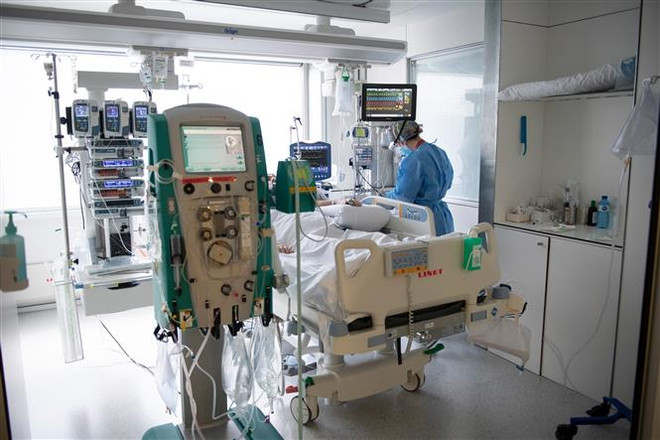 ĐH Oxford: Thuốc molnupiravir không làm giảm tỷ lệ nhập viện, tử vong ảnh 1