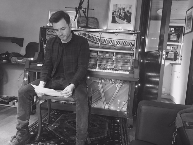 Fan háo hức với MV ca khúc kinh điển ngày cưới "Beautiful in White" ảnh 5