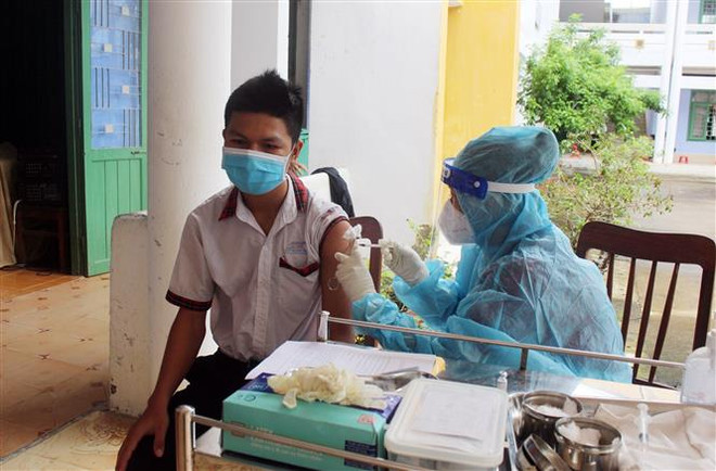 Ninh Thuận tiêm vaccine COVID-19 cho hơn 62.000 trẻ từ 12-17 tuổi ảnh 1