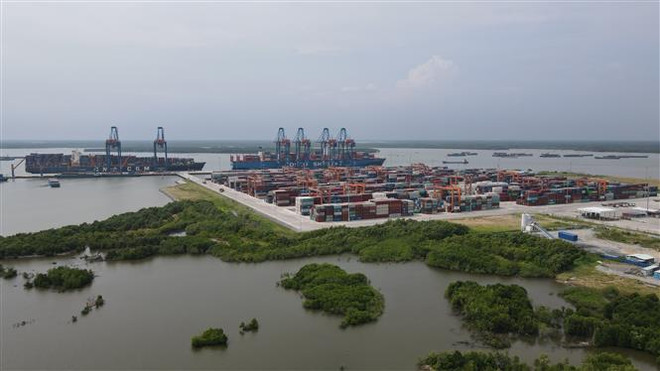 Bộ Công Thương nêu loạt giải pháp giải quyết ùn tắc tại cảng biển ảnh 1