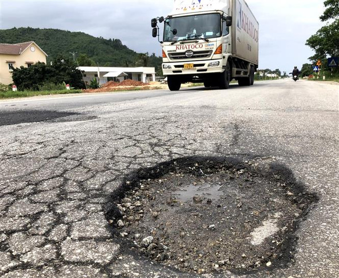 Quảng Ngãi sẽ sớm khắc phục hư hỏng tại đoạn tránh trên Quốc lộ 1A ảnh 1