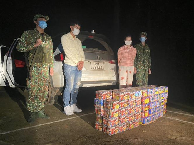 Gia Lai bắt giữ hai đối tượng vận chuyển gần 1 tấn pháo ảnh 1