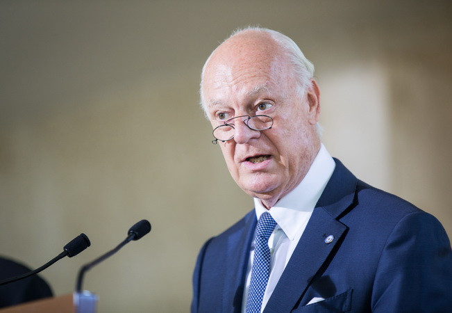Đặc phái viên Liên hợp quốc về Syria Staffan de Mistura trong cuộc họp báo tại Geneva, Thụy Sĩ. (Nguồn: THX/TTXVN) Đặc phái viên LHQ tìm cách khơi thông bế tắc với cuộc hòa đàm Syria ảnh 1