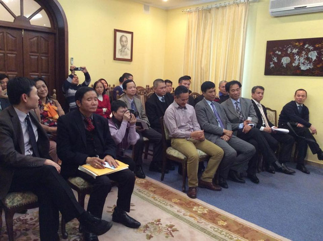 Đại sứ quán Việt Nam gặp đại diện cộng đồng người Việt tại Ukraine ảnh 2