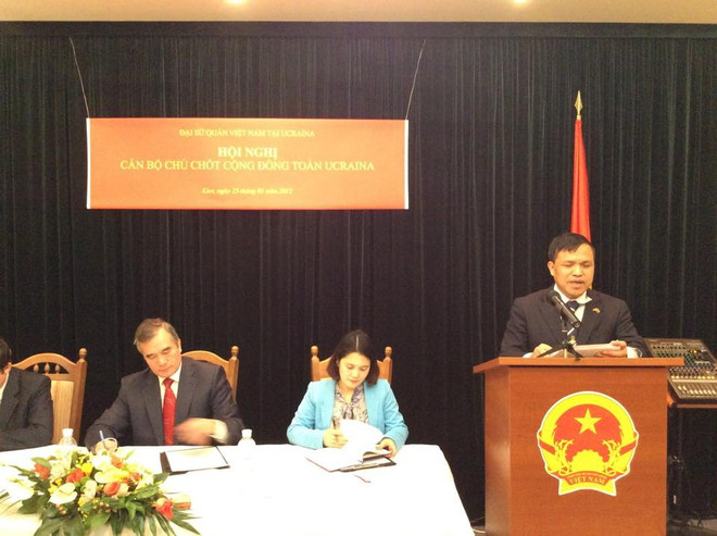Đại sứ quán Việt Nam gặp đại diện cộng đồng người Việt tại Ukraine ảnh 1