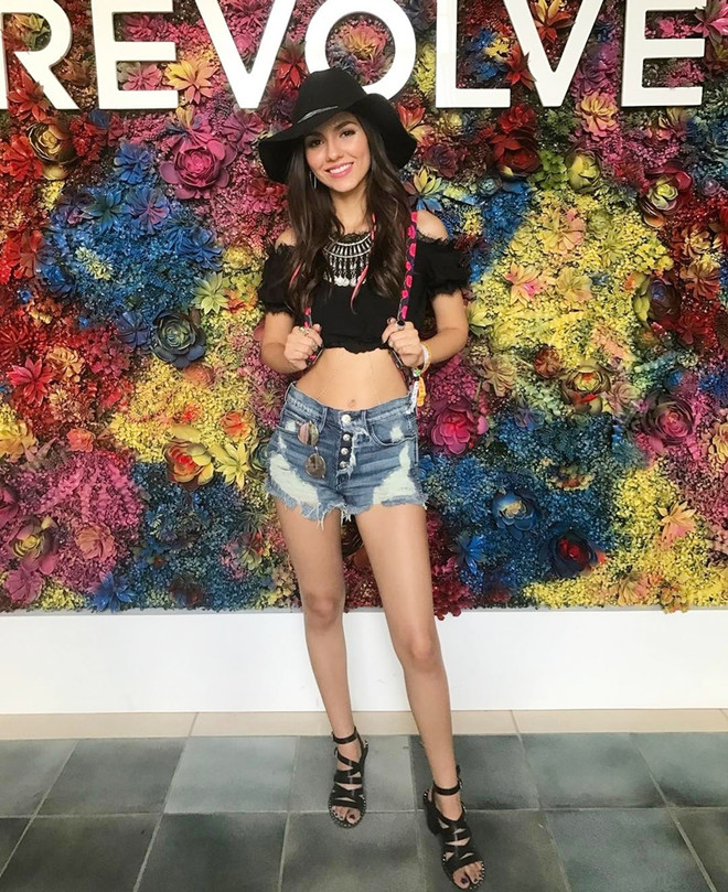 Dàn thiên thần Victoria’s Secret “tung cánh” tại lễ hội Coachella ảnh 10