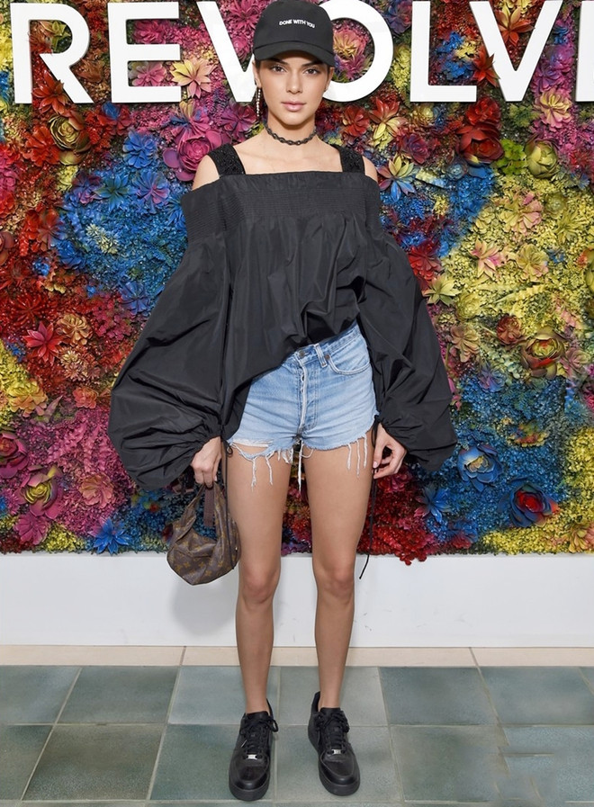 Dàn thiên thần Victoria’s Secret “tung cánh” tại lễ hội Coachella ảnh 6