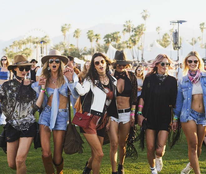 Dàn thiên thần Victoria’s Secret “tung cánh” tại lễ hội Coachella ảnh 1