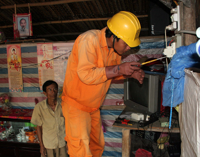 Tuyên truyền cho người dân về an toàn điện trong mùa mưa bão ảnh 1