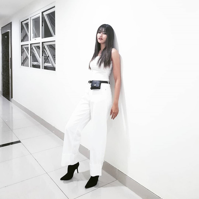 Tăng Thanh Hà phối đồ khoe chân thon, Chi Pu phô vòng eo “con kiến” ảnh 15