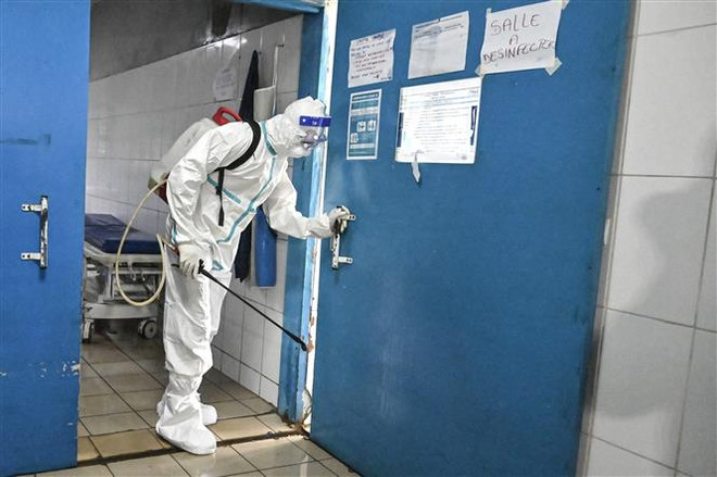 Bờ Biển Ngà xác định 49 trường hợp tiếp xúc ca nhiễm Ebola ảnh 1