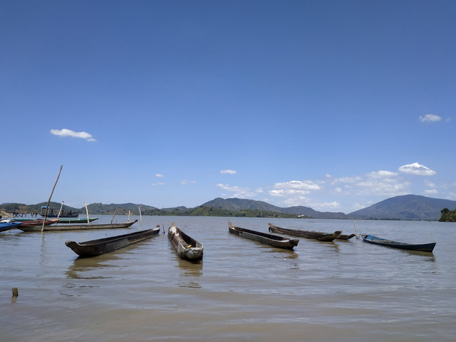 Quang cảnh bình yên bên Hồ Lắk. (Ảnh: Tuấn Anh/TTXVN) ttxvn-ho lak5.jpg