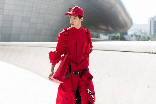 Diện style lạ tại Fashion Week, stylist Việt vào tầm ngắm của Vogue ảnh 1