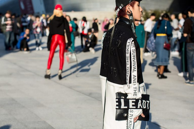 Diện style lạ tại Fashion Week, stylist Việt vào tầm ngắm của Vogue ảnh 7