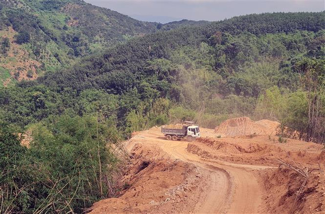 Đắk Nông: Nhà thầu thi công trên phần đất chưa hoàn thành đền bù ảnh 1