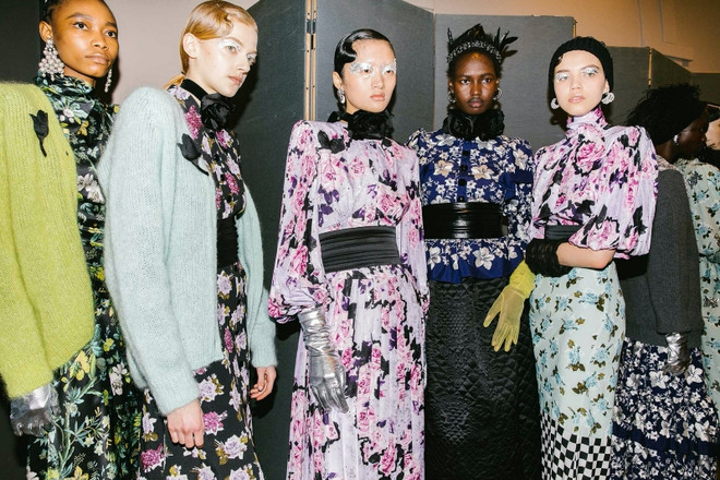 Tuần lễ London chuyển sang nền tảng số, kết hợp thời trang nam và nữ ảnh 1