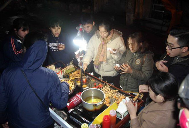 Miền Trung mưa to, miền Bắc rét hại, nhiệt độ thấp nhất dưới 3 độ C ảnh 1