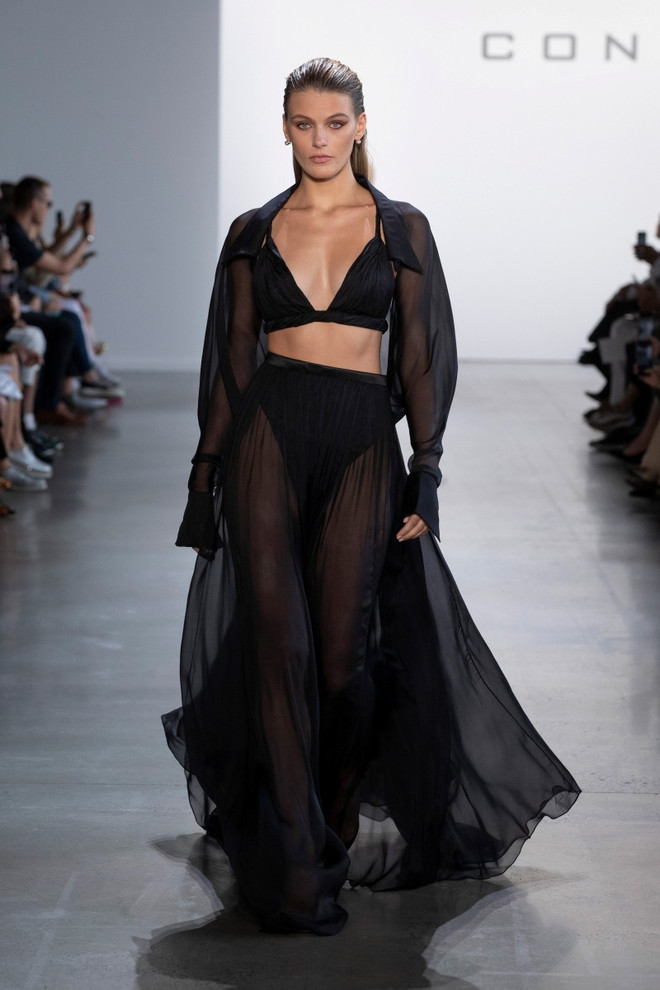 Bốn mỹ nhân quốc tế chọn mặc trang phục của nhà thiết kế Công Trí ảnh 3