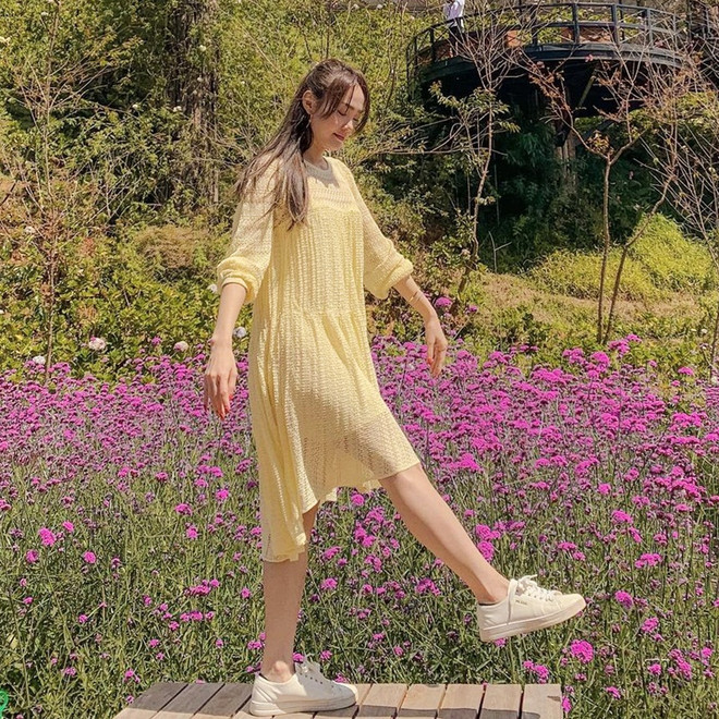 Blazer, sơmi trắng đồng loạt "khuynh đảo" street style của sao Việt ảnh 9