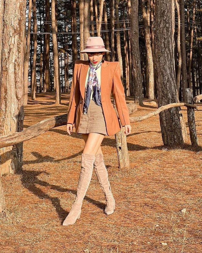 Blazer, sơmi trắng đồng loạt "khuynh đảo" street style của sao Việt ảnh 2