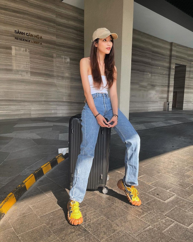 Blazer, sơmi trắng đồng loạt "khuynh đảo" street style của sao Việt ảnh 11