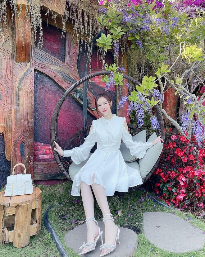 Blazer, sơmi trắng đồng loạt "khuynh đảo" street style của sao Việt ảnh 10