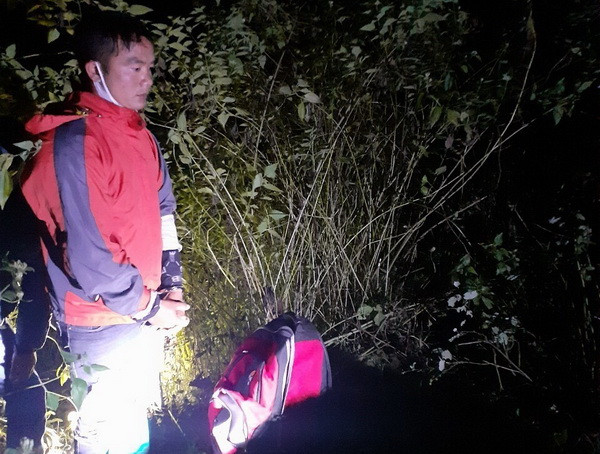 Biên phòng Lào Cai bắt hai đối tượng vận chuyển 180.000 viên ma túy ảnh 1