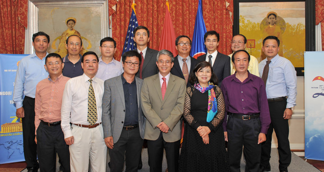 Kỷ niệm 70 năm thành lập ngành ngoại giao Việt Nam tại Pháp, Hoa Kỳ ảnh 1
