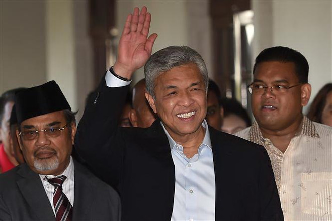 Cựu Phó Thủ tướng Malaysia Ahmad Zahid Hamidi tới tòa án ở Kuala Lumpur, Malaysia ngày 25/10/2018. (Ảnh: AFP/TTXVN) Cựu Phó Thủ tướng Malaysia bị cáo buộc thêm 7 tội danh về nhận hối lộ ảnh 1