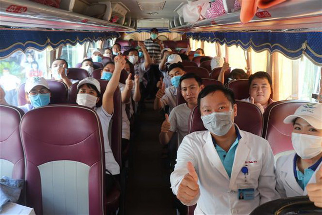 Đoàn nhân viên y tế Bình Định tình nguyện lên đường hỗ trợ Đà Nẵng ảnh 1