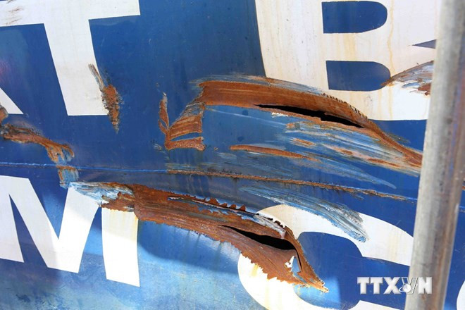 [Video] Tàu Trung Quốc hung hãn húc thủng tàu Cảnh sát biển ảnh 1