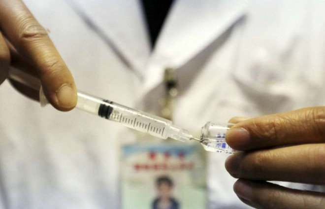 Trung Quốc trấn an và khuyến khích người dân tiếp tục tiêm chủng ảnh 1