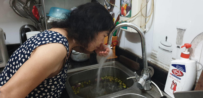 Hà Nội: Nước sinh hoạt bất ngờ có mùi lạ, nhiều người dân lo lắng ảnh 1