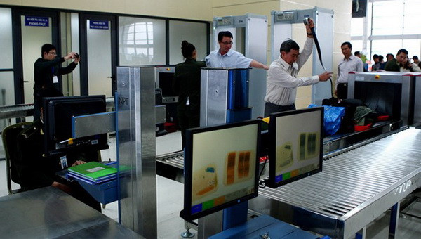 Phát hiện vụ vận chuyển súng hơi trái phép qua đường hàng không ảnh 1