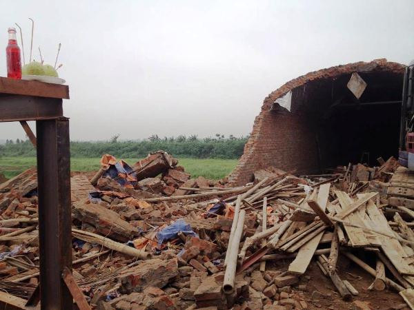 Thêm một nạn nhân tử vong trong vụ sập lò gạch ở Mê Linh ảnh 1