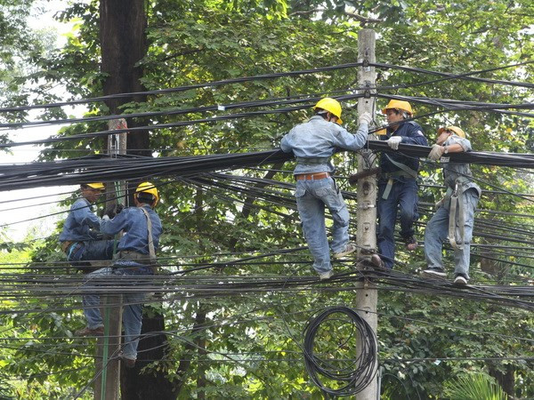 Điện rò rỉ gây chết người đi đường trong đêm mưa ở Hà Nội ảnh 1