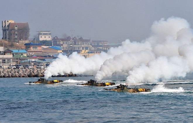Lính thủy đánh bộ Hàn Quốc tập trận lớn bảo vệ đảo phía Đông ảnh 1