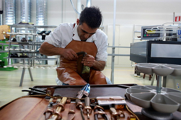 Ngành thời trang châu Âu thiệt hại 26 tỷ euro mỗi năm vì hàng giả ảnh 1