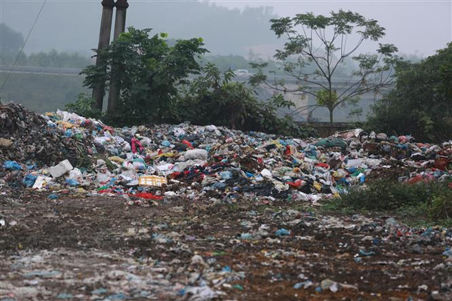 Phú Thọ: Người dân lập lán ngăn cản không cho xe chở rác vào bãi ảnh 2