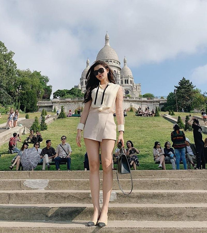 Hồ Ngọc Hà xúng xính váy áo "bánh bèo", đọ phong cách với dàn mỹ nhân ảnh 21