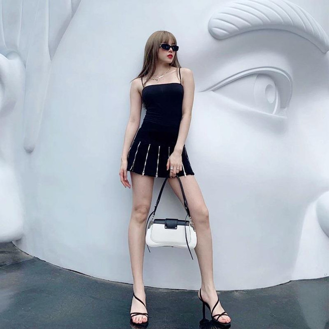 Hồ Ngọc Hà xúng xính váy áo "bánh bèo", đọ phong cách với dàn mỹ nhân ảnh 14