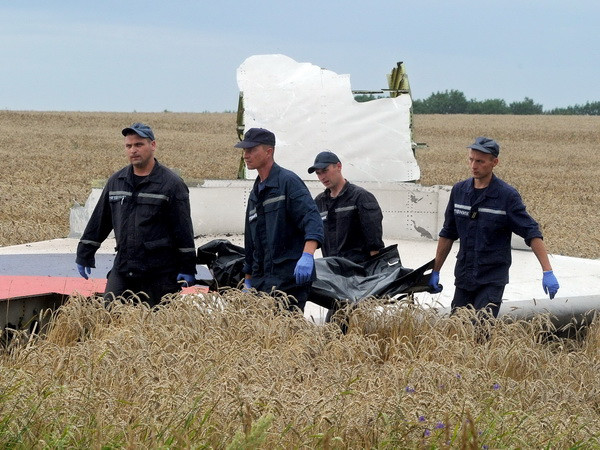 Australia phái 50 cảnh sát đến Ukraine bảo vệ nơi máy bay rơi ảnh 1