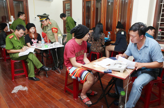 Bắt 44 đối tượng dùng công nghệ cao lừa đảo dân Trung Quốc ảnh 1