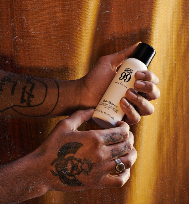 Vợ chồng David Beckham tiết lộ món mỹ phẩm dưỡng da yêu thích ảnh 5