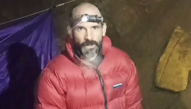 Nhà thám hiểm hang động Mỹ mắc kẹt ở độ sâu hơn 1.000m dưới lòng đất ảnh 1