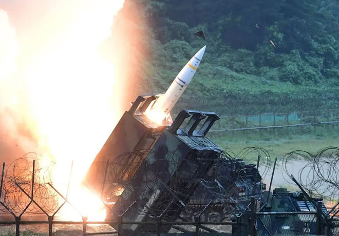 ABC News: Mỹ có thể cung cấp tên lửa tầm xa ATACMS cho Ukraine ảnh 1