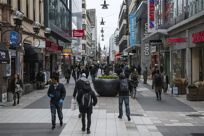 Một tuyến phố ở Stockholm, Thụy Điển. (Ảnh: AFP/TTXVN) Dự báo kinh tế Nga, Thụy Điển và Gruzia suy giảm do dịch COVID-19 ảnh 2