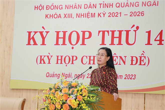 Ủy viên Trung ương Đảng, Bí thư Tỉnh ủy, Chủ tịch Hội đồng Nhân dân tỉnh Quảng Ngãi Bùi Thị Quỳnh Vân phát biểu tại kỳ họp. (Ảnh: Phạm Cường/TTXVN) Quảng Ngãi thông qua Nghị quyết về Quy hoạch tỉnh thời kỳ 2021-2030 ảnh 2
