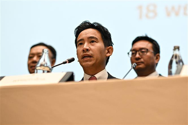 Lãnh đạo đảng Tiến bước (MFP) Pita Limjaroenrat. (Ảnh: AFP/TTXVN) Ủy ban bầu cử Thái Lan xem xét đơn kiện lãnh đạo đảng Tiến bước ảnh 1