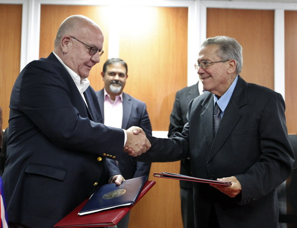 Thượng nghị sỹ Mỹ trình dự luật xóa bỏ cấm vận chống Cuba ảnh 1